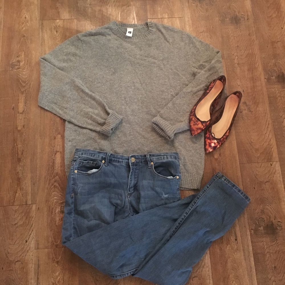 GAP grey sweater size large RELISTED